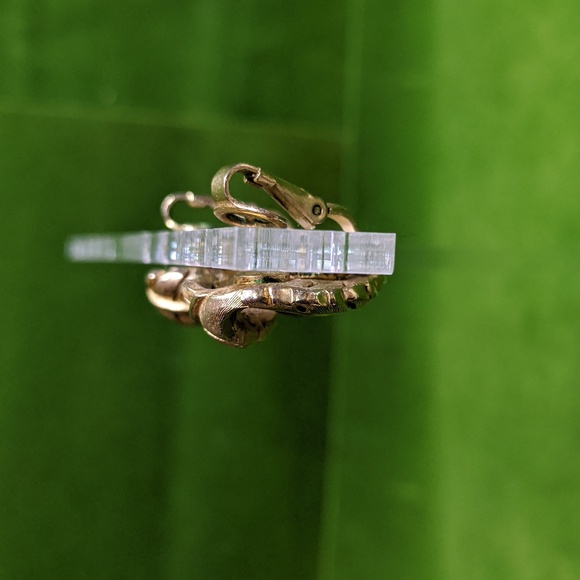 Crown Trifari Feather Gold-Tone Clip On Earrings - Picture 2 of 6